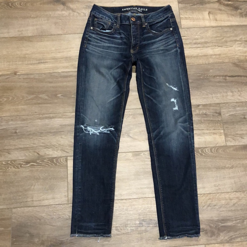 AEO / AMERICAN EAGLE OUTFITTERS ‘Tomgirl’ Distressed Denim Jeans